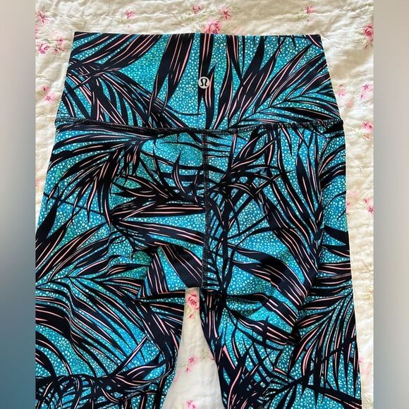 Lululemon High Times Pant Palm Lace Tofino Teal Multi Size 4 7/8- length EUC - Picture 5 of 10